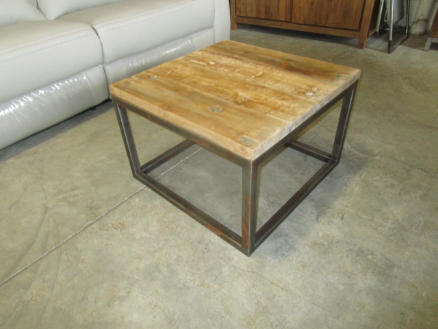 <p>Table de salon Boston<br />60 x 60 Cm 11785<br />249,00 € T.T.C<br /><a href="/Article/3759?type=neuf" style="color:white;" target="_blank">Lien vers l&#39;article</a></p>