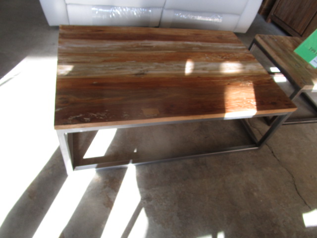 <p>Table de salon Boston<br />120 x 80 x H 40 Cm  11848<br />399,00 € T.T.C<br /><a href="/Article/3776?type=neuf" style="color:white;" target="_blank">Lien vers l&#39;article</a></p>