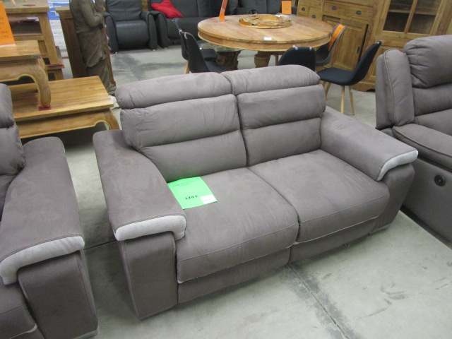 <p>Fauteuil 2 places<br />Gloss<br />329,00 € T.T.C<br /><a href="/Article/3441?type=neuf" style="color:white;" target="_blank">Lien vers l&#39;article</a></p>