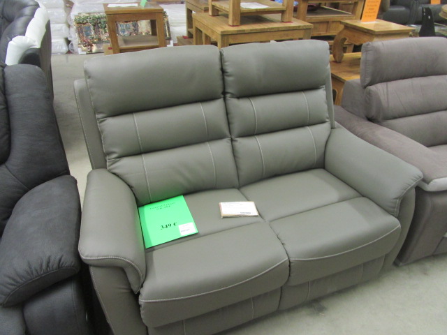 <p>Fauteuil 2 places Square<br />349,00 € T.T.C<br /><a href="/Article/3440?type=neuf" style="color:white;" target="_blank">Lien vers l&#39;article</a></p>