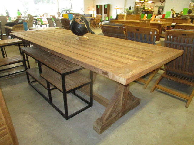 <p>Table Country  80-DT<br />240 x 100 Cm<br />1 199,00 € T.T.C<br /><a href="/Article/3351?type=neuf" style="color:white;" target="_blank">Lien vers l&#39;article</a></p>