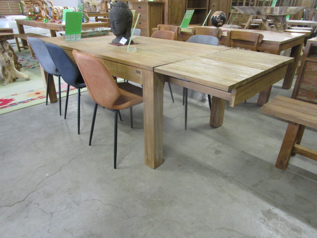 <p>Table extensible Teck<br />160 x 90 cm (Extens 210-260 )<br />999,00 € T.T.C<br /><a href="/Article/3105?type=neuf" style="color:white;" target="_blank">Lien vers l&#39;article</a></p>