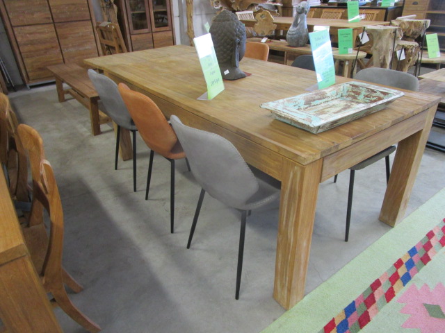 <p>Table extensible Teck<br />200 x 100 ( Extens 250-300)<br />1 399,00 € T.T.C<br /><a href="/Article/3863?type=neuf" style="color:white;" target="_blank">Lien vers l&#39;article</a></p>
