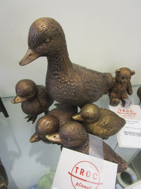 <p>Famille canards bronze<br />99,00 € T.T.C<br /><a href="/Article/2851?type=neuf" style="color:white;" target="_blank">Lien vers l&#39;article</a></p>