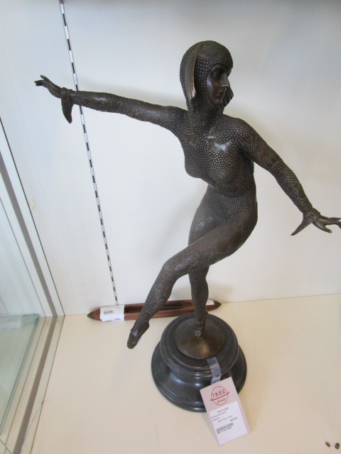 <p>Danseuse art deco<br />Chiparus<br />495,00 € T.T.C<br /><a href="/Article/3560?type=neuf" style="color:white;" target="_blank">Lien vers l&#39;article</a></p>