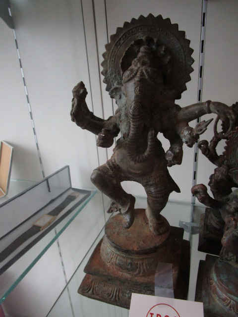 <p>Ganesha standing GM<br />Bronze<br />99,00 € T.T.C<br /><a href="/Article/3055?type=neuf" style="color:white;" target="_blank">Lien vers l&#39;article</a></p>