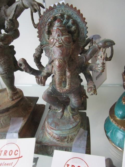 <p>Ganesha standing MM<br />Bronze<br />59,00 € T.T.C<br /><a href="/Article/3054?type=neuf" style="color:white;" target="_blank">Lien vers l&#39;article</a></p>