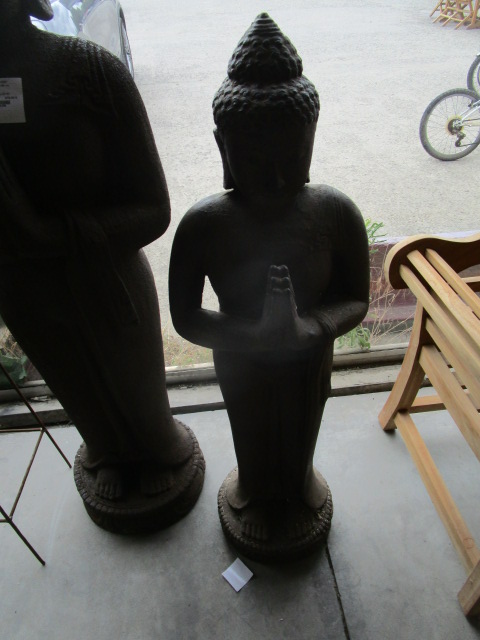 <p>Standing Bouddha 122 cm<br />245,00 € T.T.C<br /><a href="/Article/3206?type=neuf" style="color:white;" target="_blank">Lien vers l&#39;article</a></p>