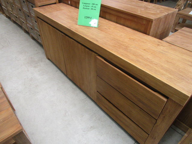 <p>Dressoir Teck ARC114<br />200 x 45 x H 80 Cm<br />1 299,00 € T.T.C<br /><a href="/Article/3485?type=neuf" style="color:white;" target="_blank">Lien vers l&#39;article</a></p>