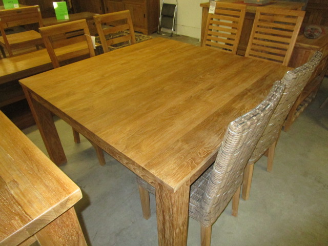 <p>Table ART141 rustique<br />Teck 140 x 140 Cm pieds 10/10<br />795,00 € T.T.C<br /><a href="/Article/3499?type=neuf" style="color:white;" target="_blank">Lien vers l&#39;article</a></p>