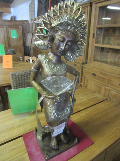 <p>Danseuse balinaise<br />C18 Bronze<br />379,00 € T.T.C<br /><a href="/Article/3650?type=neuf" style="color:white;" target="_blank">Lien vers l&#39;article</a></p>