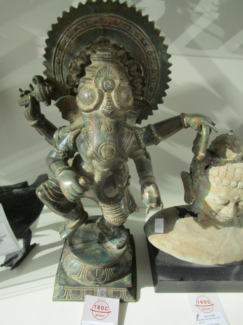 <p>Ganesha Standing<br />C27    Bronze<br />399,00 € T.T.C<br /><a href="/Article/3614?type=neuf" style="color:white;" target="_blank">Lien vers l&#39;article</a></p>