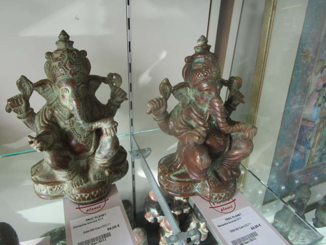<p>Ganesha bronze C11<br />69,00 € T.T.C<br /><a href="/Article/3645?type=neuf" style="color:white;" target="_blank">Lien vers l&#39;article</a></p>