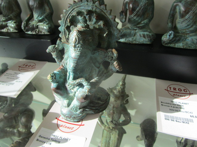 <p>Ganesha Tedeng<br />Bronze C15<br />35,00 € T.T.C<br /><a href="/Article/3646?type=neuf" style="color:white;" target="_blank">Lien vers l&#39;article</a></p>